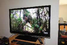 LIKE NEW Télévision 46' SHARP AQUOS LC-46D64U TV télé HDMI mac