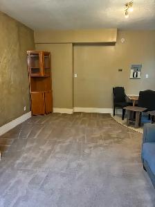 Large street level one bedroom suite - Photo 2