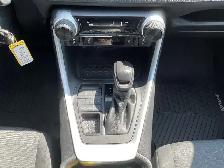 2021 Toyota RAV4 LE AWD - SAFETY SENSE! BACK-UP CAM! BSM! CAR PL - Photo 15