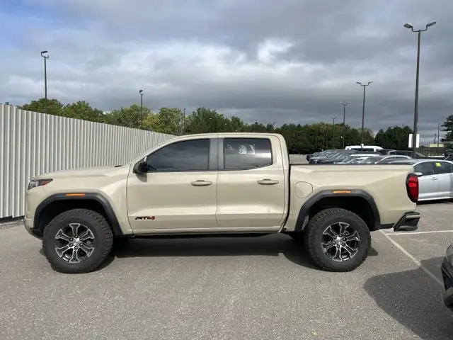 2024 GMC Canyon AT4 Crew Cab 5' Box 4WD | No Accidents | Sunroof