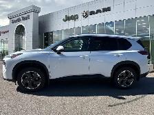 2026 Nissan Rogue AWD SV Moonroof - Photo 2