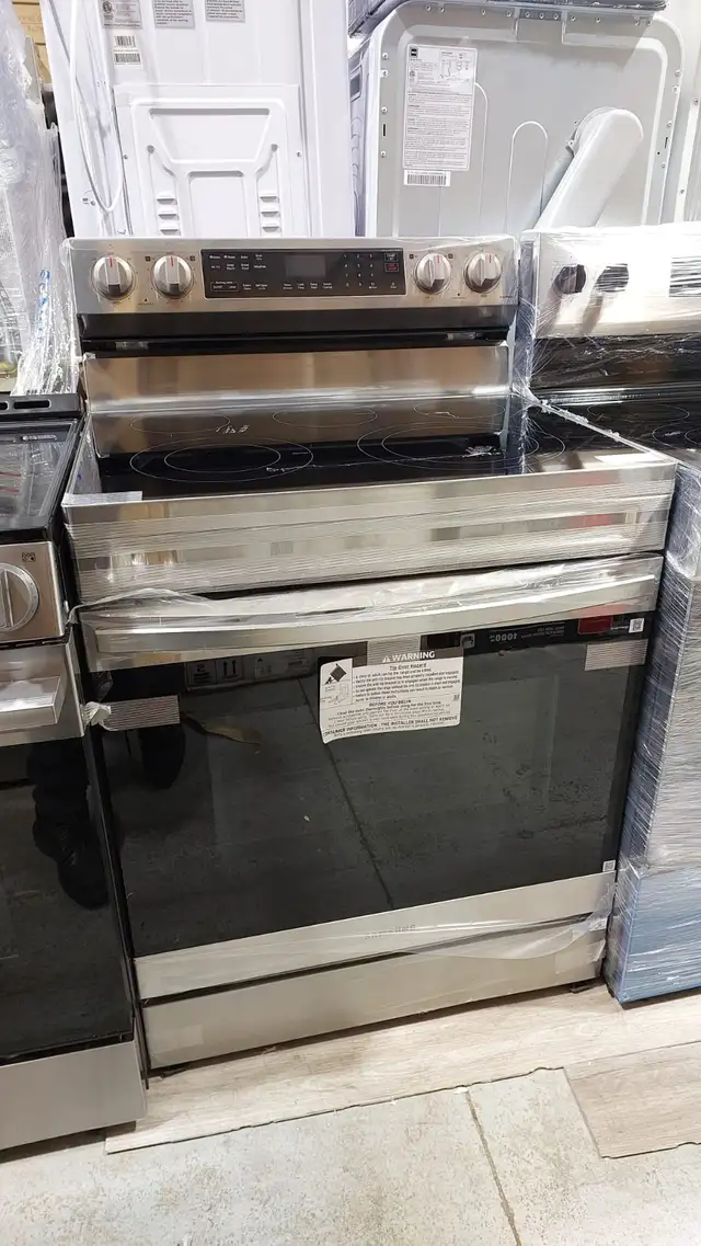 Stove 30' Samsung NE63A6511SS — 30' 6.3 cu. ft. New Open Box