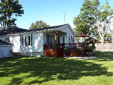 Country Living, 5 Minutes from Sarnia - Photo 2