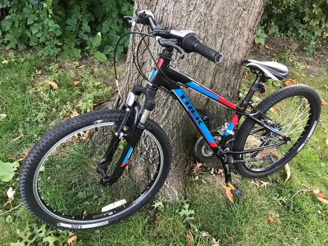 Trek MT 220 Mountain bike 24" / vélo de montagne