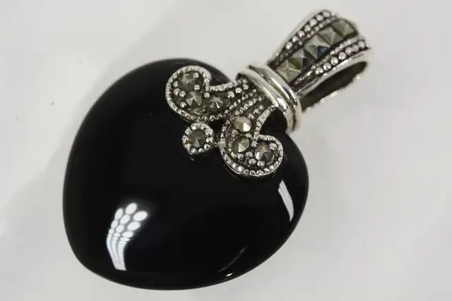 925 BLACK STONE HEART PENDANT