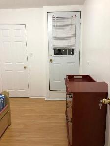Balcony room  for rent, steps to Seneca@york $800. - Photo 5