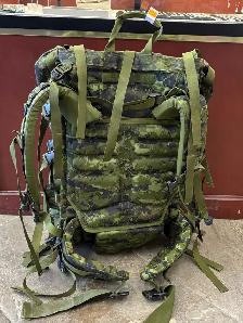 Cadpat Military Rucksack with Additional Straps, and x2 Pouches - Photo 3
