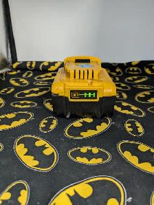 DeWALT DCB205 5AH Battery 2024 (#19818) - Photo 4