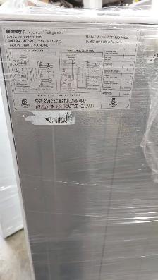 Fridge Danby 18 cu. ft. Top-Mount DFF176BW White Brand new open - Photo 2