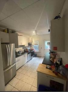 Private bedroom for sublet - Photo 5
