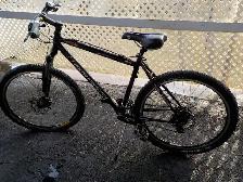 BEST OFFER! 2 LIKE NEW MOUNTAIN BIKES! GIANT & ROCKY MOUNTAIN - Photo 2