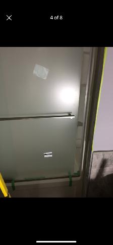 selling glass shower doors fxng. selling glass buthtub doors fix