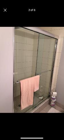 selling glass shower doors fxng. selling glass buthtub doors fix - Photo 2