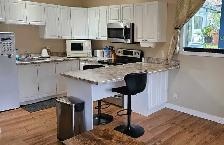 FULLY FURNISHED ALL INCLUSIVE ONE BEDROOM GARDEN LEVEL SUITE - Photo 6