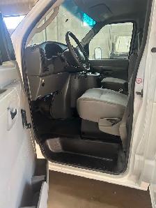 2003 Ford E350 Cube Van - Photo 3