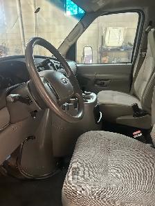 2003 Ford E350 Cube Van - Photo 4