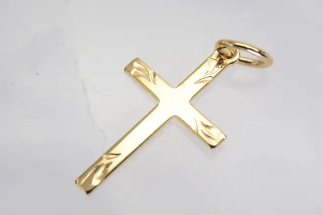 10K DIAMOND CUT CROSS (11694)
