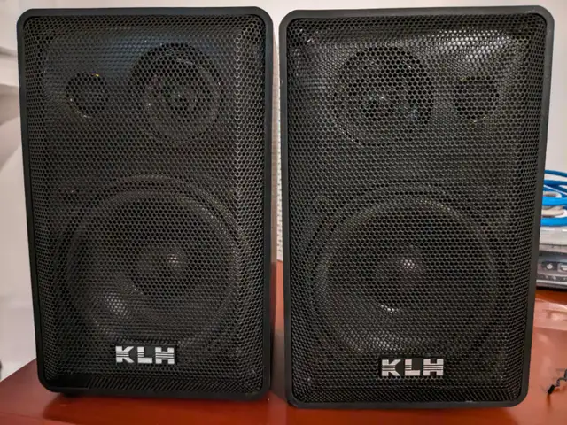 KLH Audio 970A 3-Way Bookshelf Speakers
