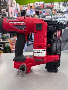 Milwaukee M18 FUEL 18V Brushless Cordless 18-Gauge Brad Nailer - Photo 2