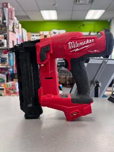 Milwaukee M18 FUEL 18V Brushless Cordless 18-Gauge Brad Nailer - Photo 3