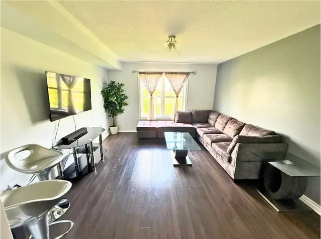Furnished Townhouse for&nbsp.short term lease.