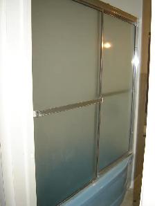 Glass shower doors for bathtub