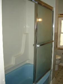 Glass shower doors for bathtub - Photo 2