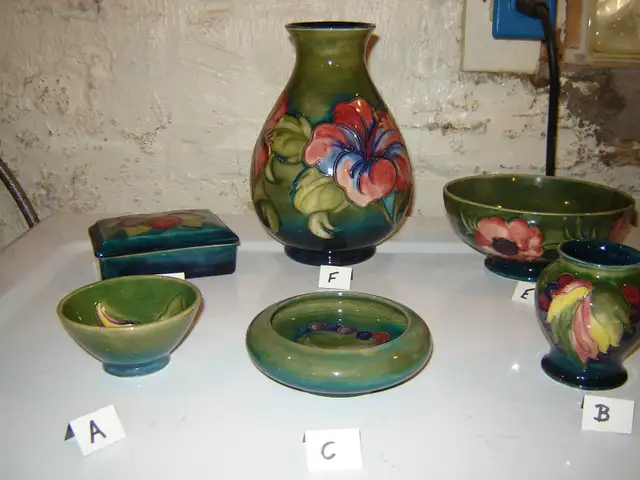 Moorcroft pottery - various patterns & pieces