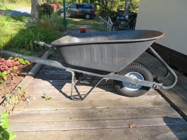 HEAVY DUTY WHEELBARROW