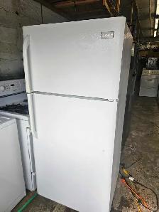 Refrigerator  and  stove - Photo 2