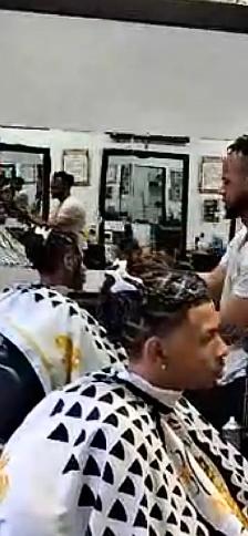 Mobile barber - Photo 4