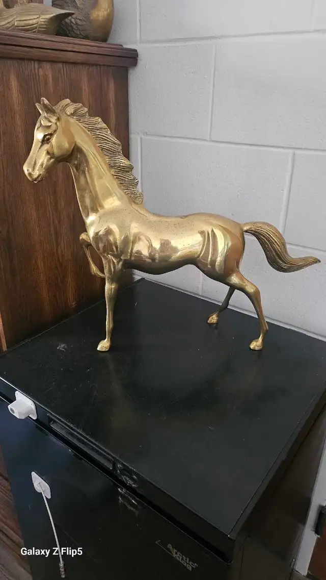 Gros Cheval en brass/laiton vintage polie