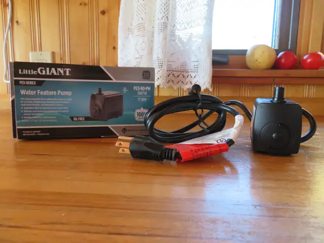 LITTLE GIANT SUBMERSIBLE WATER PUMP