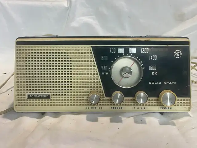 Vintage RCA Victor Model PA-9 Radio - Tested  Working (OBO)