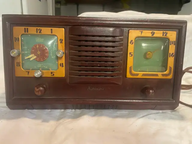 Vintage Automatic Radio & Telechron Wooden Clock Radio (OBO)