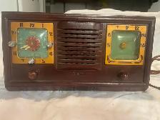 Vintage Automatic Radio & Telechron Wooden Clock Radio (OBO)