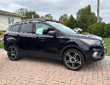 2019 Black Ford Escape SLE FWD - Photo 2