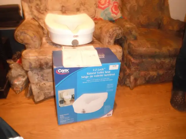 Carex E-Z Lock Raised Toilet seat