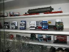 DIE-CAST MODEL TRUCKS - Photo 2