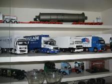 DIE-CAST MODEL TRUCKS - Photo 3