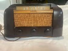 Vintage 1946 RCA Victor Model 66X1 Bakelite Radio (OBO)