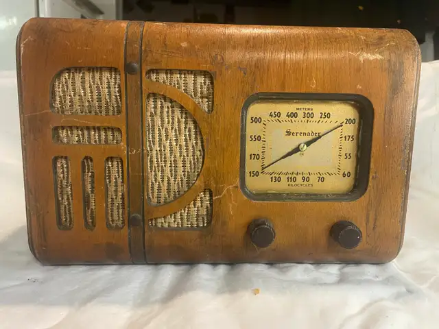 Art Deco 1930s Serenader Mohawk Radio Model 419B (OBO)