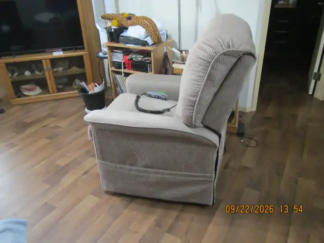 STAND-UP RECLINER