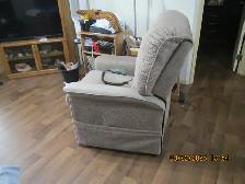 STAND-UP RECLINER