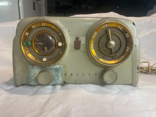 Vintage Crosley 'Dashboard' Clock Radio Model D-25 (OBO)