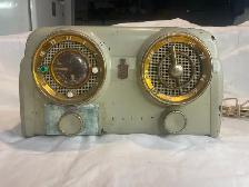 Vintage Crosley 'Dashboard' Clock Radio Model D-25 (OBO)