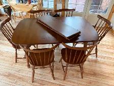 Table Set - Photo 2