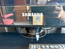 52' Samsung TV - Photo 2
