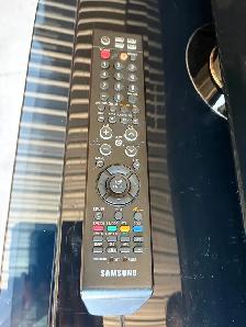 52' Samsung TV - Photo 3