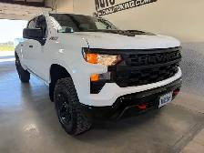 2025 Chevrolet Silverado 1500 Trail Boss Z71 / 4x4 / Crew - Photo 2